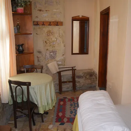 Πανσιόν Bonjour 2*